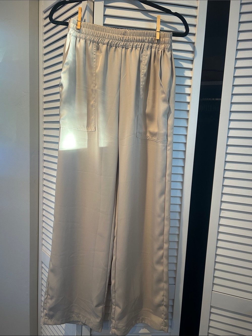 Cream Wide-Leg Pull-On Pants with Front Patch Pockets
